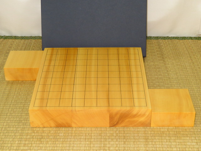新品▲日本産本榧柾目３枚継二寸卓上碁盤▲新品（囲碁） 囲碁