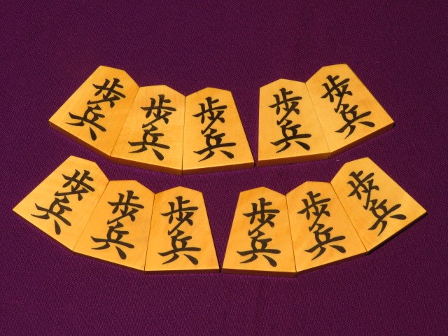 勝月作菱湖御蔵島黄楊虎斑彫埋将棋駒 新品/桐製平箱付(KS1179 