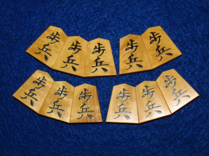 美玉作錦旗島黄楊根杢盛上将棋駒 新品/桐平箱付(KS231) トウシン盤駒店 
