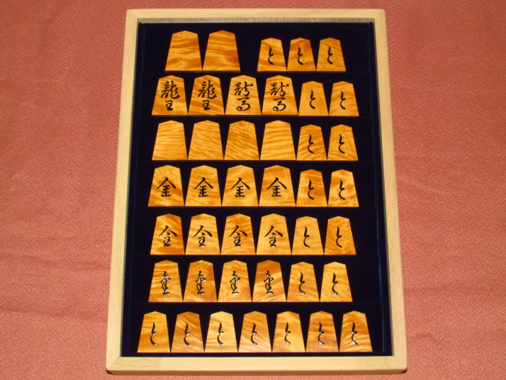 大竹竹風作錦旗島黄楊虎杢盛上将棋駒 新品 桐製平箱付(K420) トウシン 