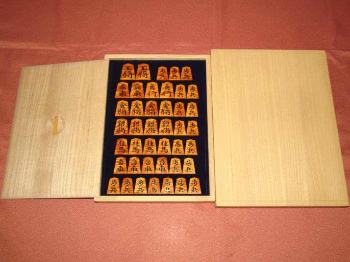 大竹竹風作錦旗島黄楊虎杢盛上将棋駒 新品 桐製平箱付(K420) トウシン 